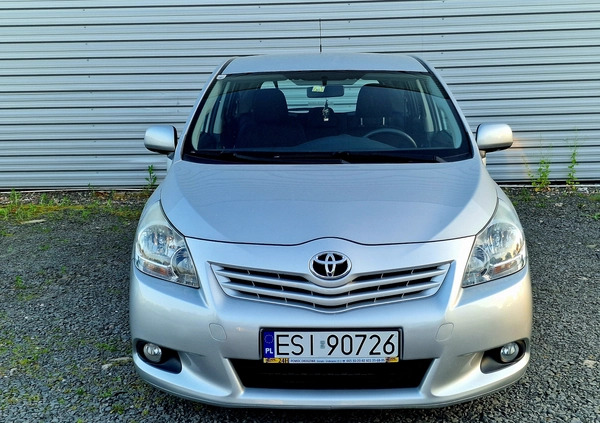 Toyota Verso cena 24900 przebieg: 190000, rok produkcji 2011 z Sieradz małe 172